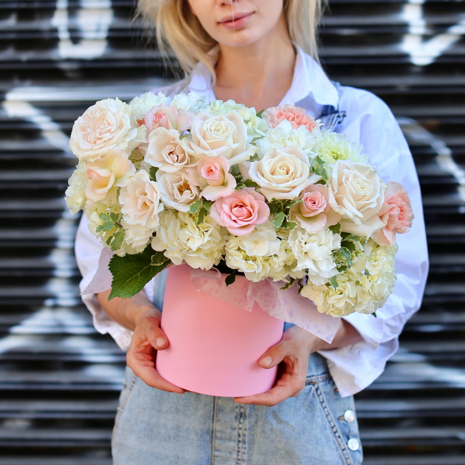 Garden roses in a box - Los Angeles Florist - Pink Clover