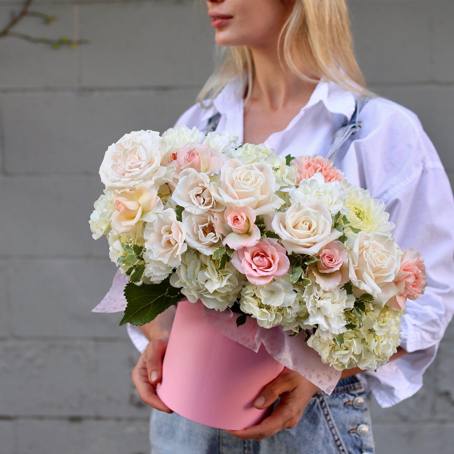 Garden roses in a box - Los Angeles Florist - Pink Clover