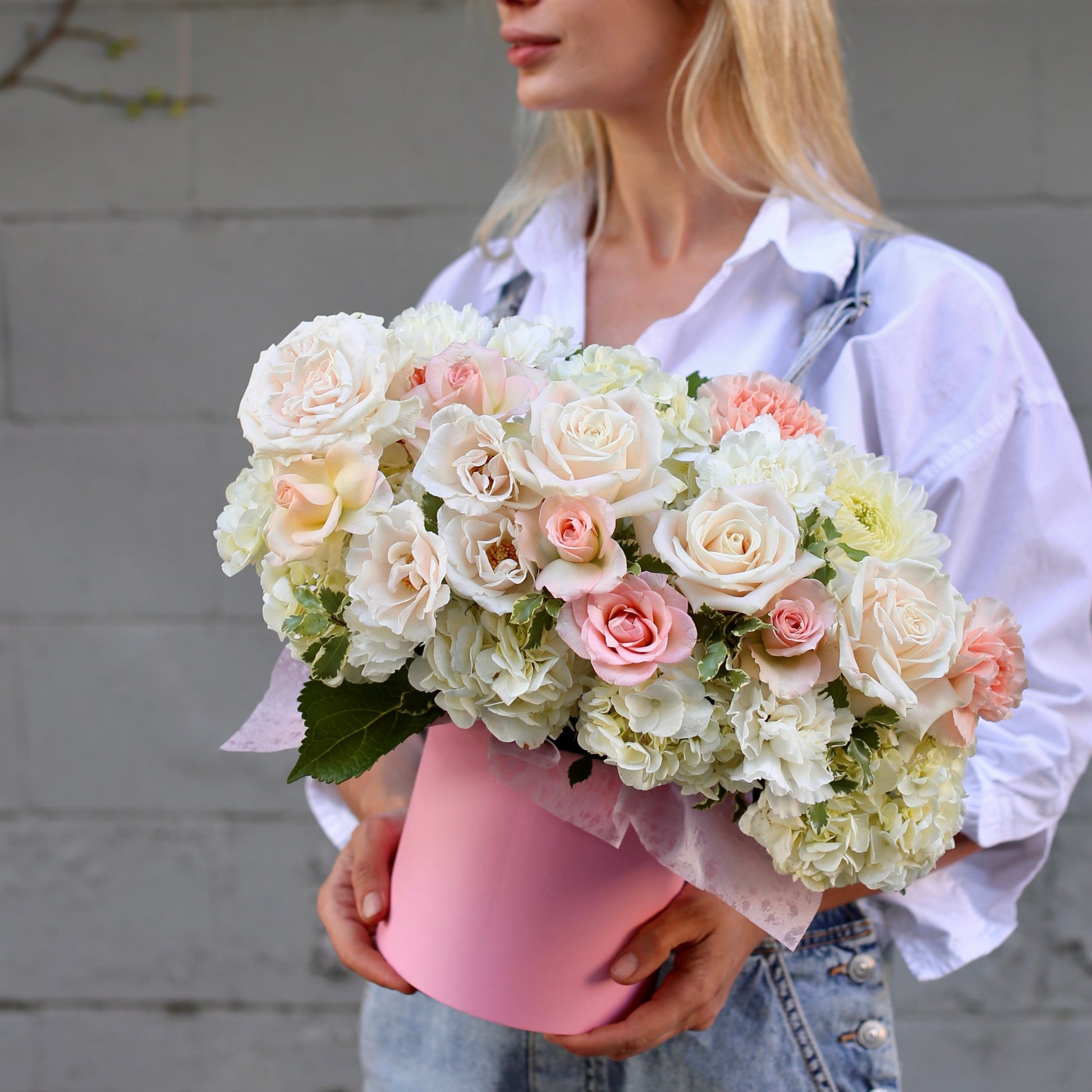 Garden roses in a box - Los Angeles Florist - Pink Clover